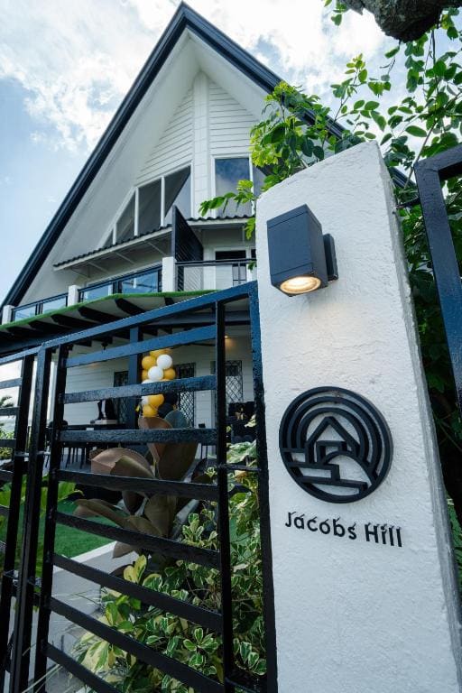 Jacobs Hill Tagaytay - Main view