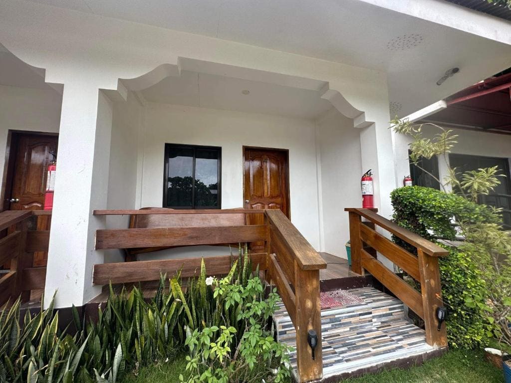 Queen Deluxe Room Fuego Island Guest House - View 6