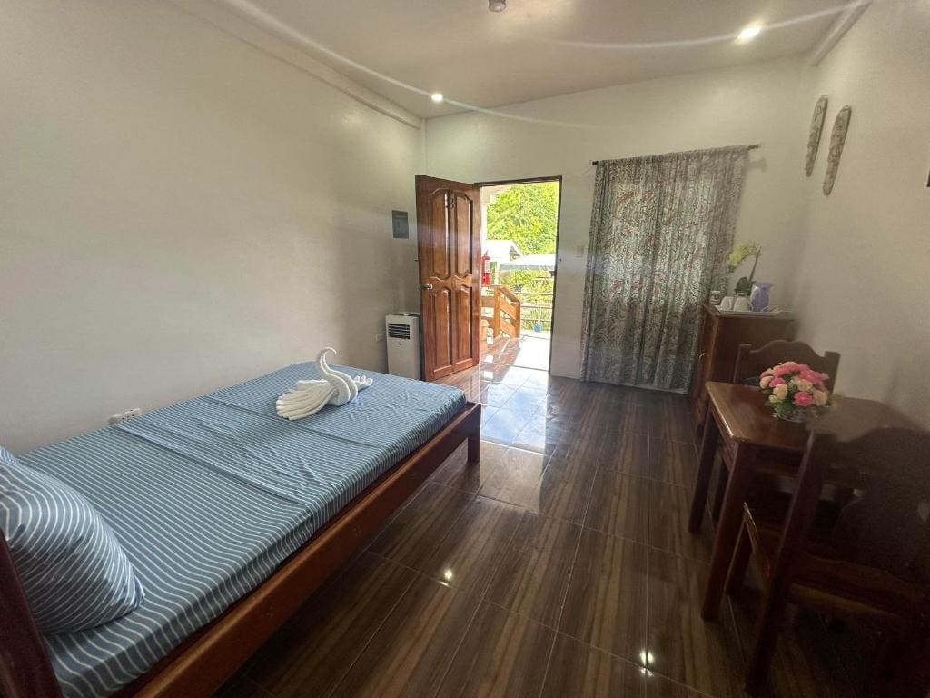 Queen Deluxe Room Fuego Island Guest House - View 2
