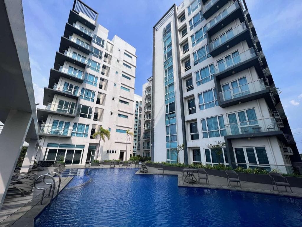 Iloilo Condo Staycation One Madison - View 4