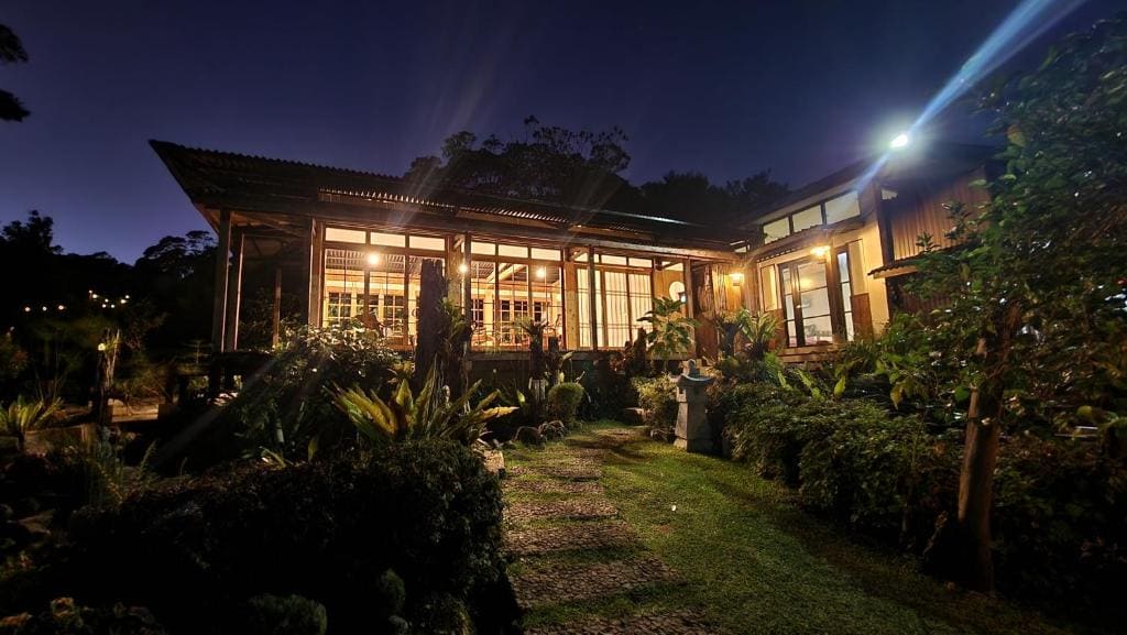 Juan's Place - Main view