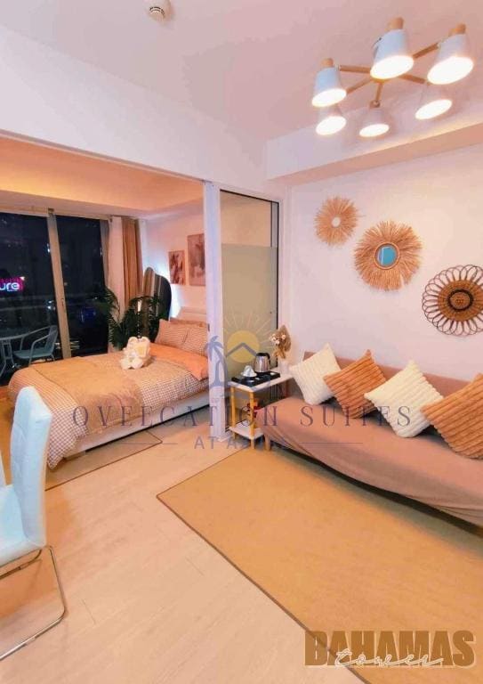 Azure Staycation by Oveecation Suites - View 6