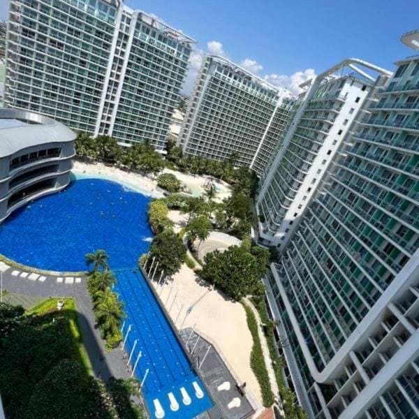 Azure Staycation by Oveecation Suites - Main view