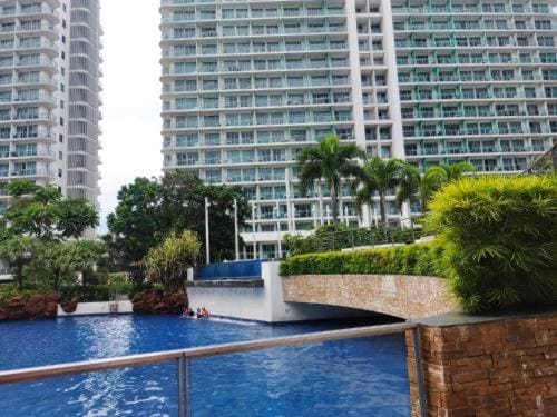 Azure Staycation by Oveecation Suites - View 3