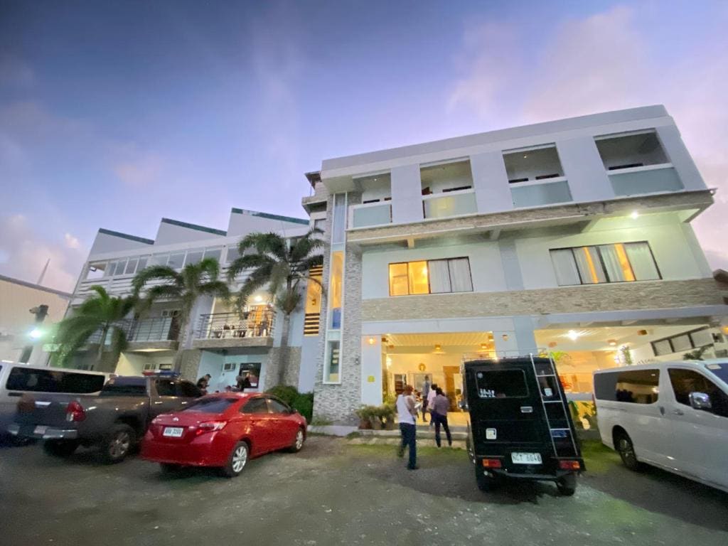 Pacific Waves Inn - Main view