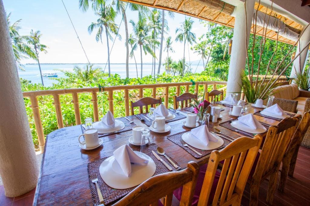 Pura Vida Cabilao Resort - Main view