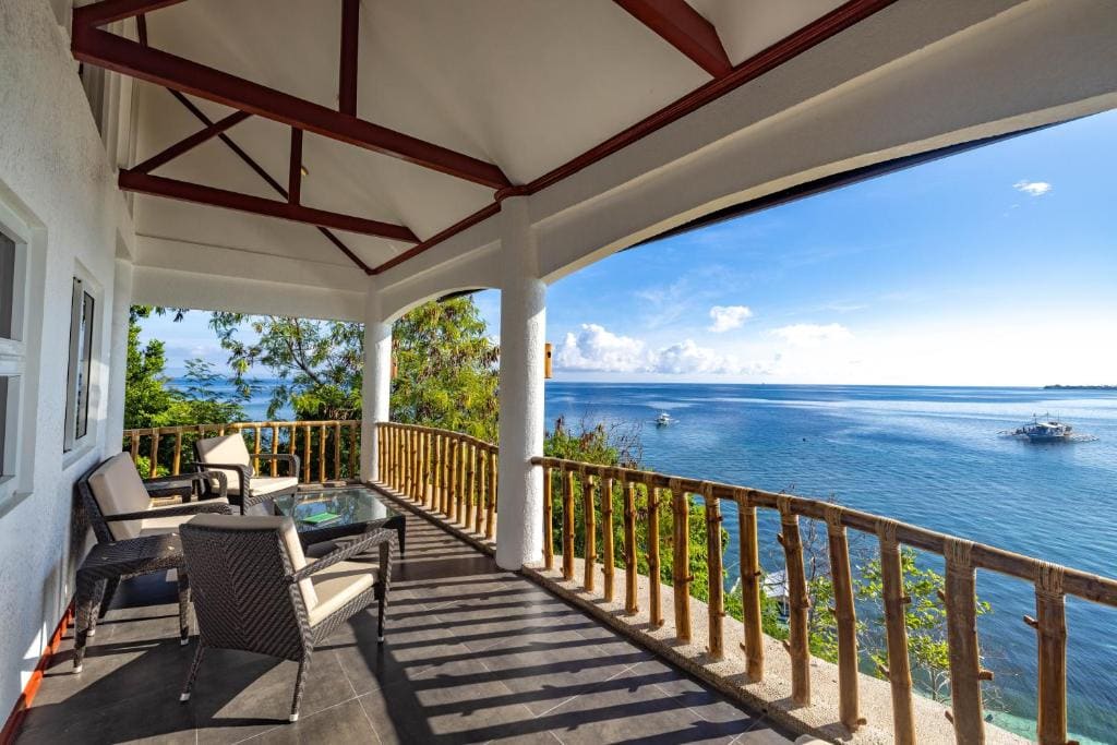 Pura Vida Cabilao Resort - View 3