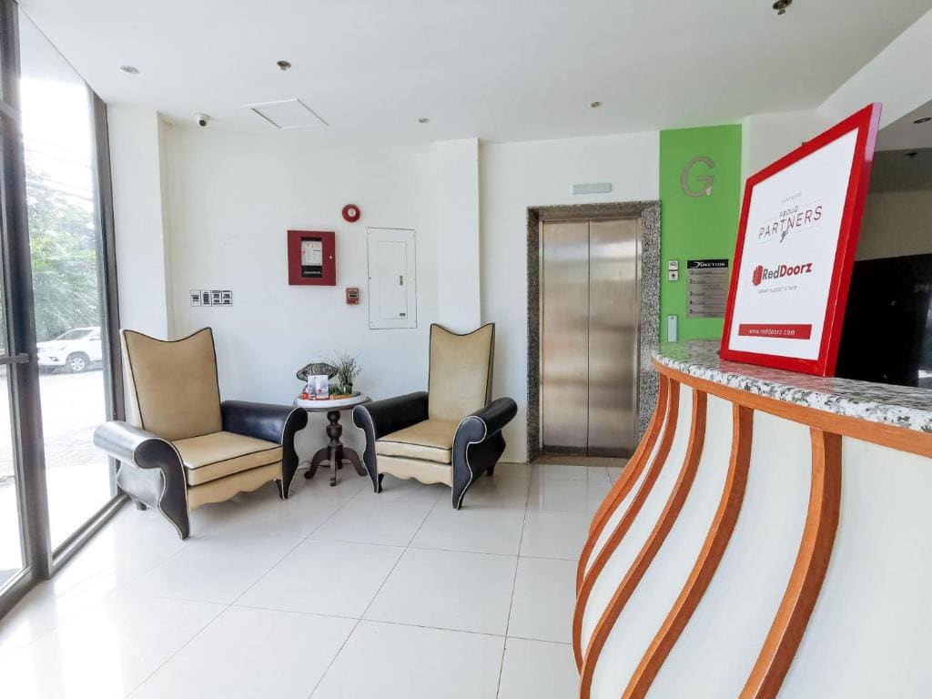 RedDoorz Plus near Bangko Sentral Ng Pilipinas Davao - View 3