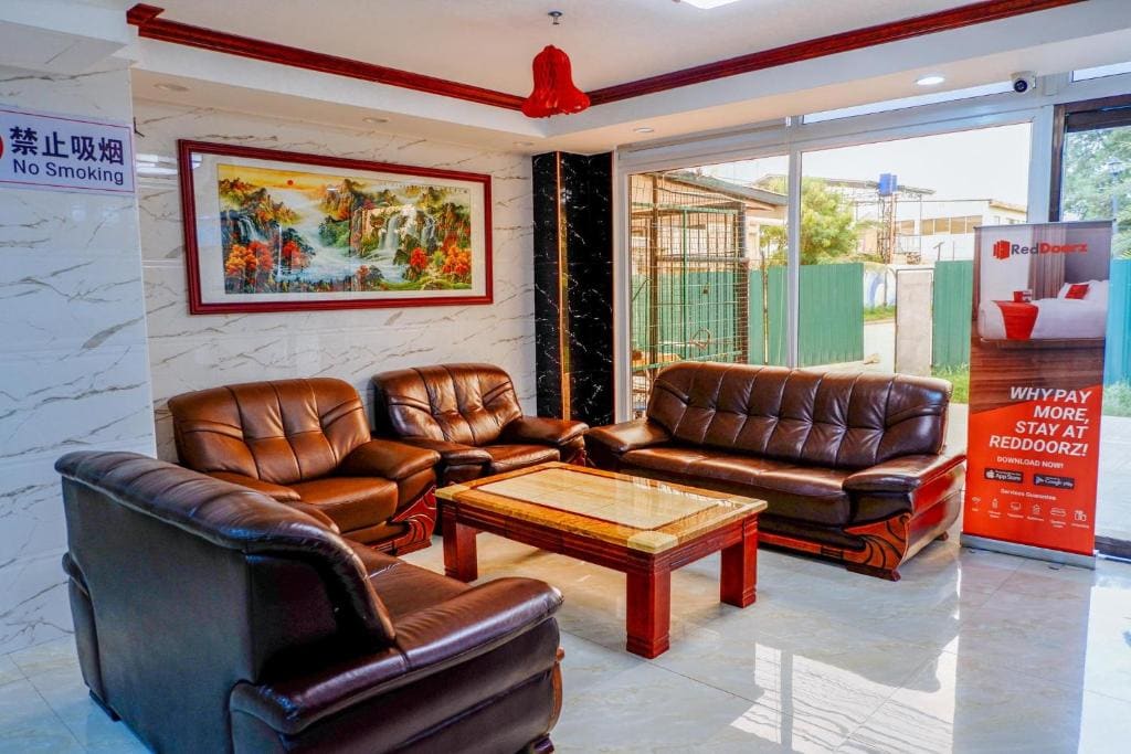 RedDoorz Plus near Camella La Brisa Lapulapu - View 4