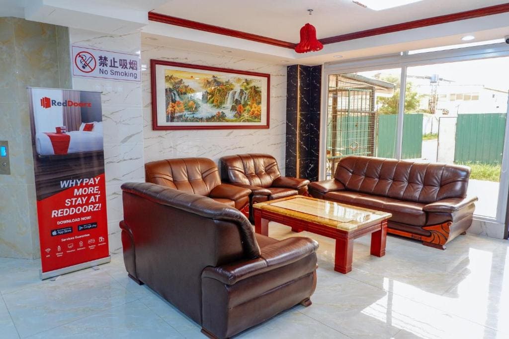RedDoorz Plus near Camella La Brisa Lapulapu - View 3