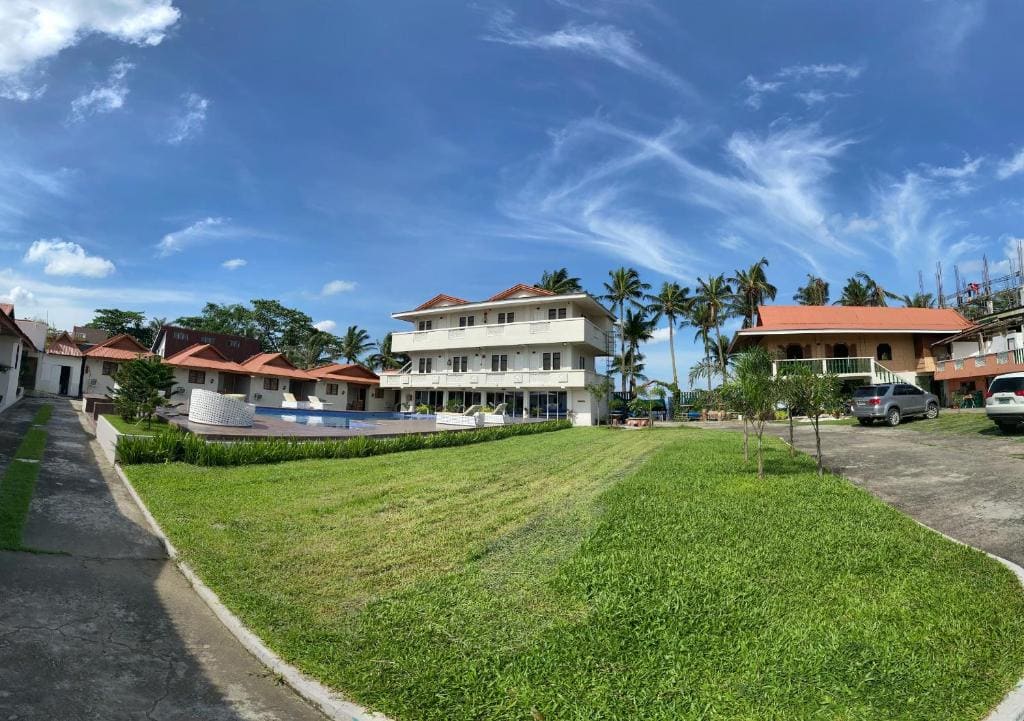 Shoreland Beach Resort by Cocotel - Main view