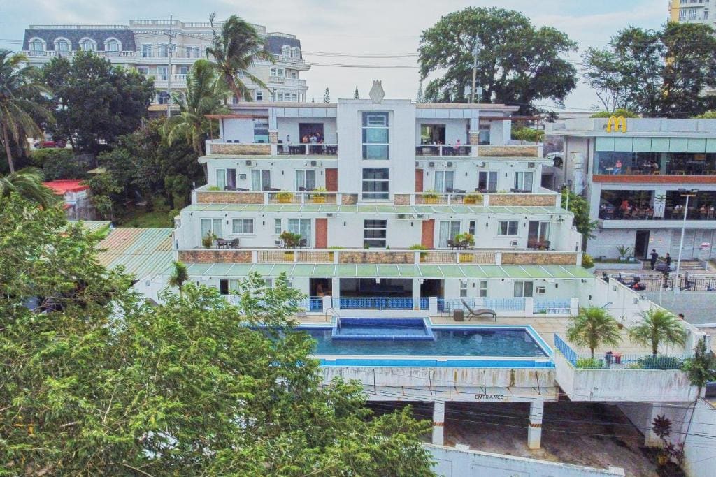Tagaytay Hotel SixB - Main view