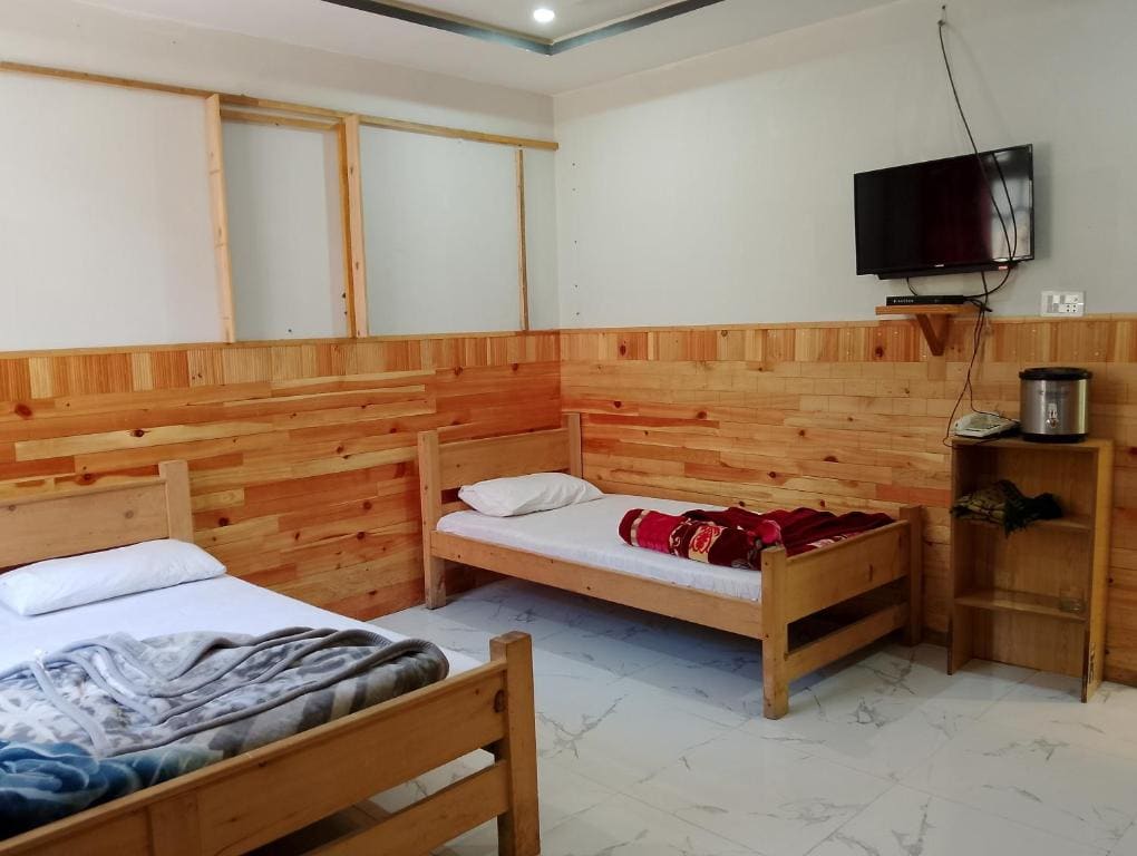 Eagle Nest Cottage, Kalam - View 4