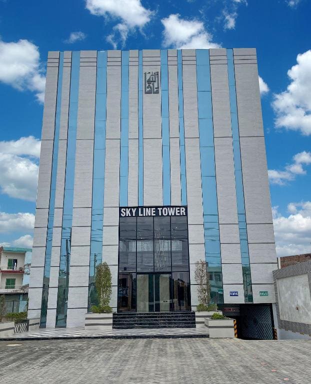 Skyline Hotel - Main view