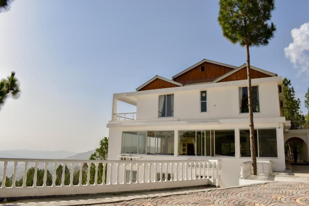 The Point by Roomy, Thandiani - Main view
