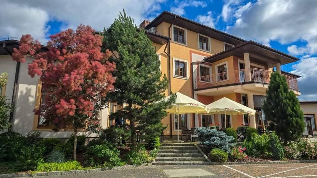 Hotel Ambasada - Main view