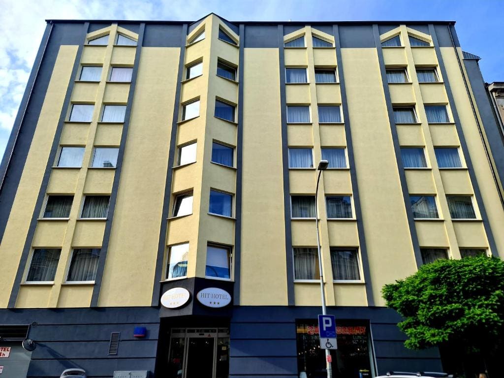 Hit Hotel - Main view
