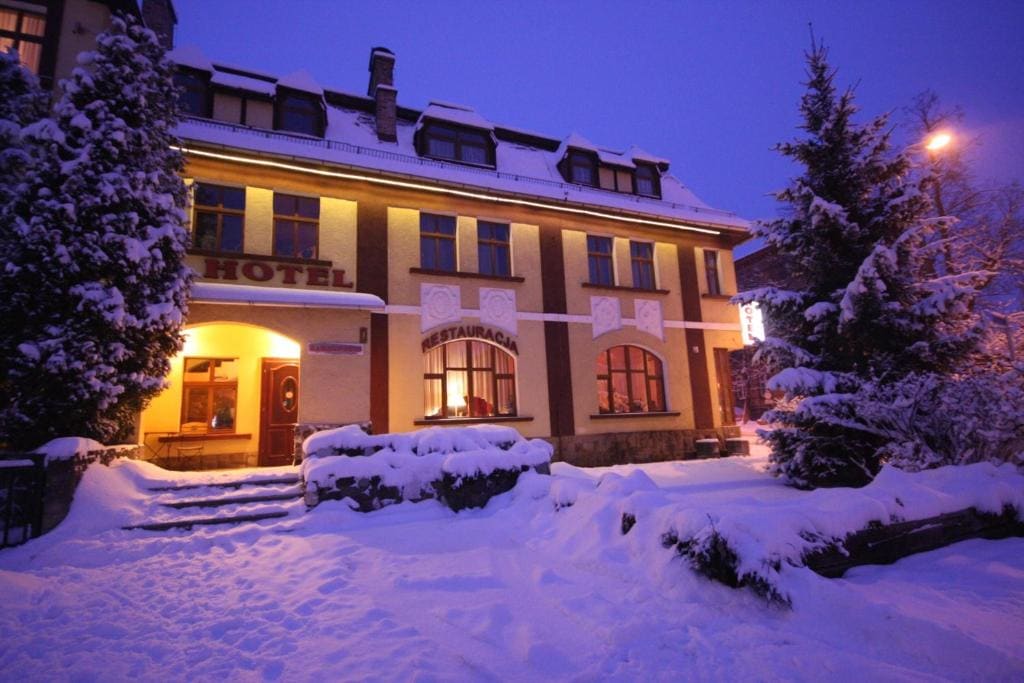 Hotel Karkonosze - Main view