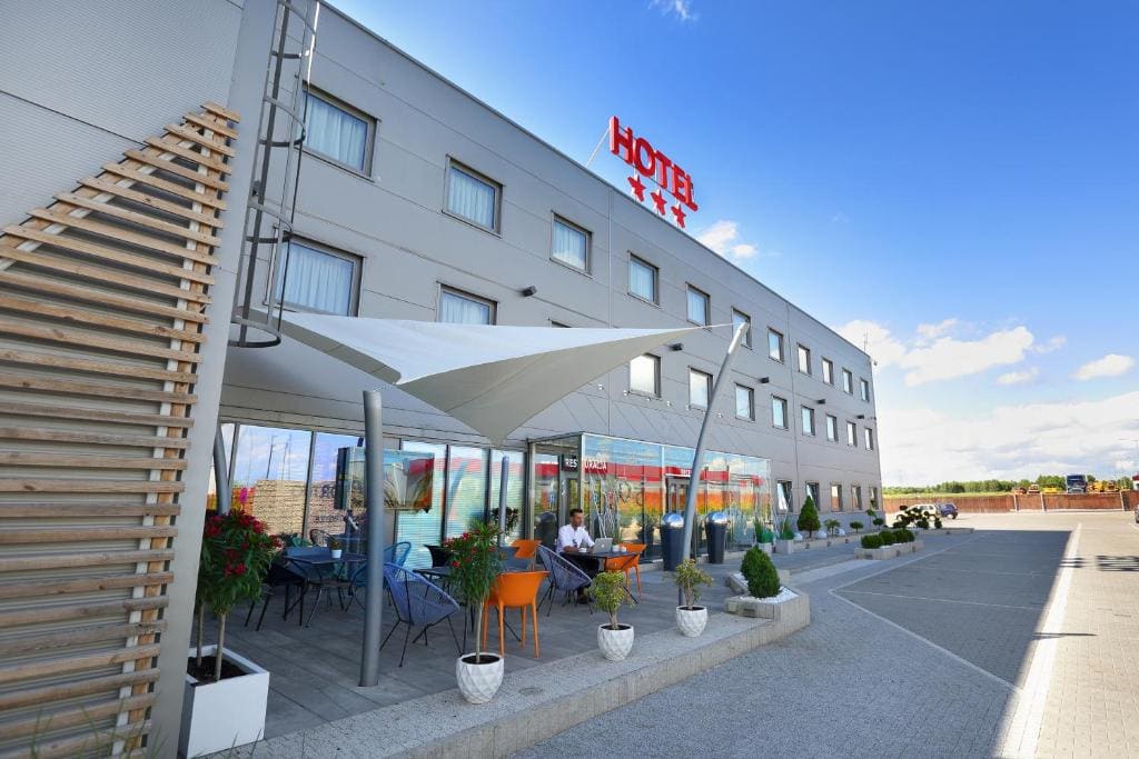 Hotel Porto - Main view