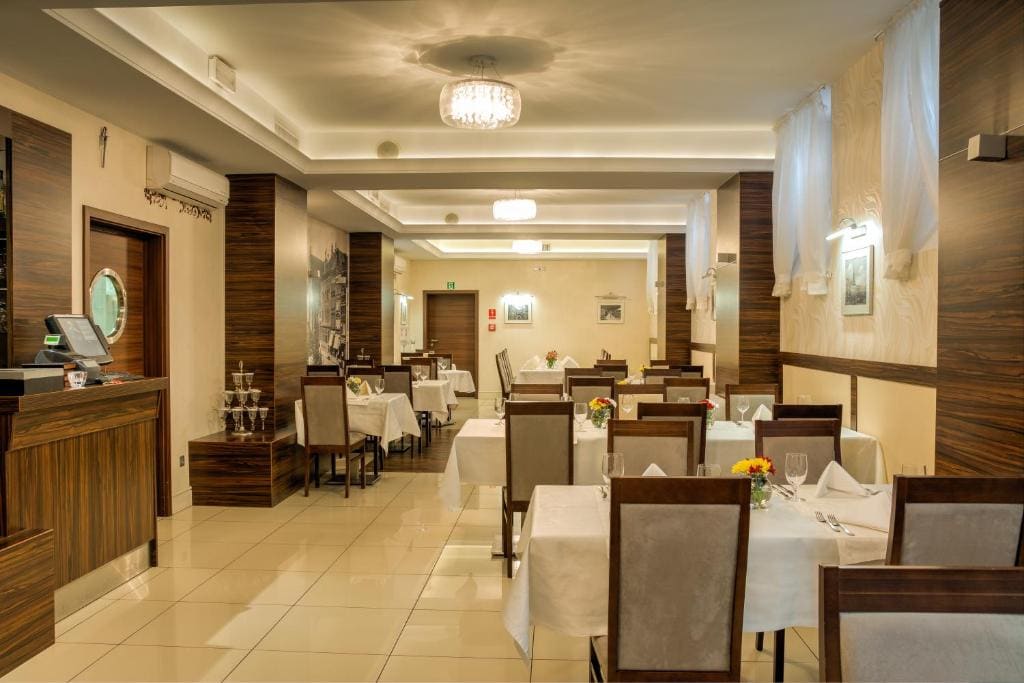 Hotel Racibor — Vue 3