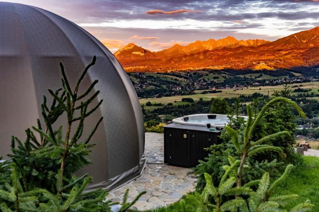 Zako Glamp & Jacuzzi - Main view