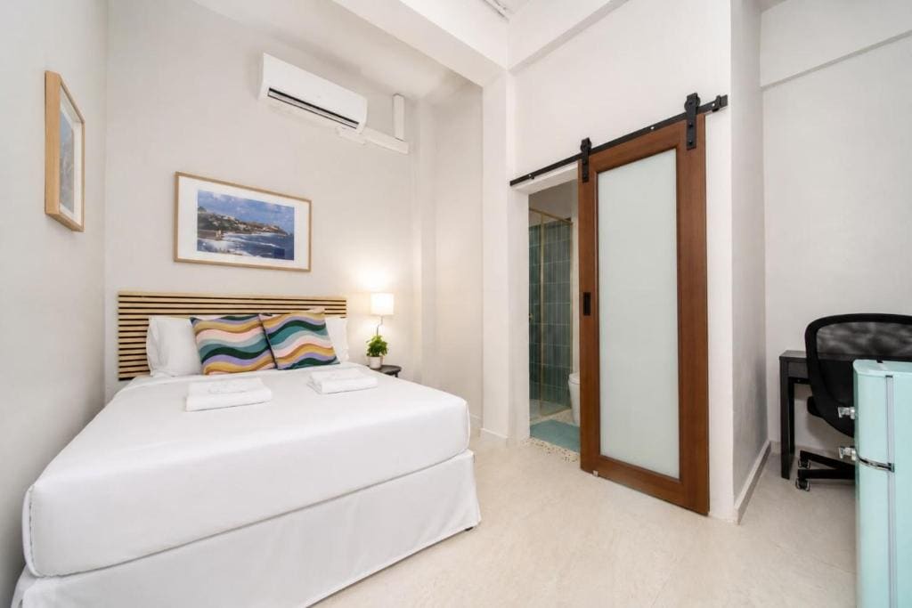 Room 7 Design-Forward Studio with Free Parking, By Lagoon - View 2