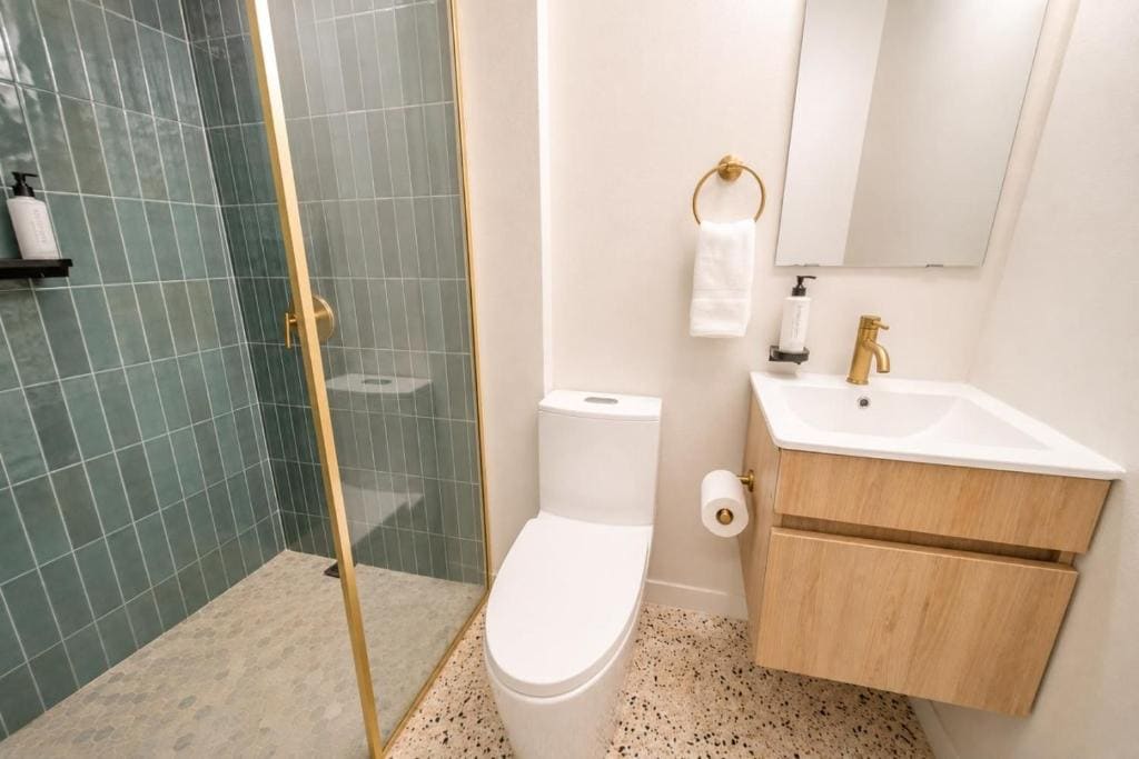 Room 7 Design-Forward Studio with Free Parking, By Lagoon - View 3