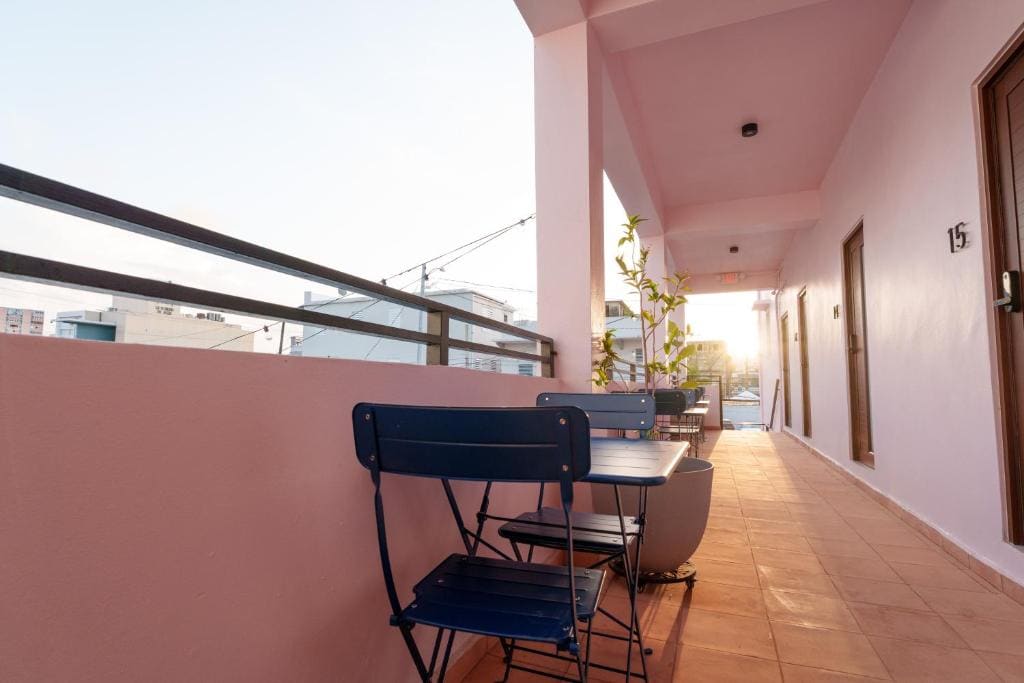 Room 3 Vibrant Walkable Stay with Free Parking, San Juan - View 5
