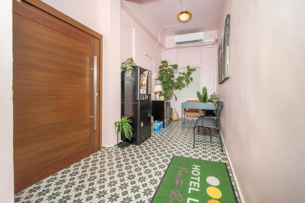Room 3 Vibrant Walkable Stay with Free Parking, San Juan - View 4