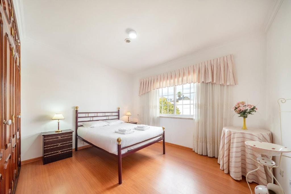 GuestReady - Superb house with a garden & patio - View 3