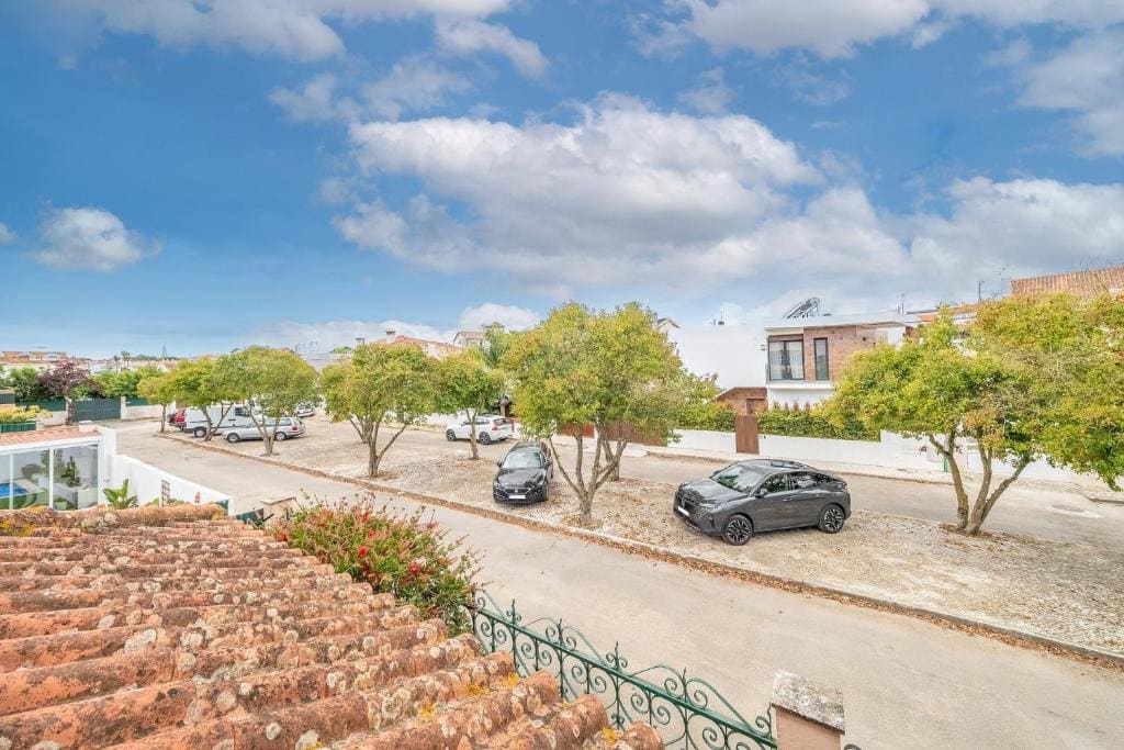 GuestReady - Superb house with a garden & patio - View 2