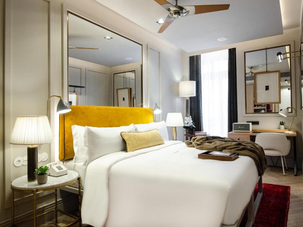Browns Avenue Hotel - View 2