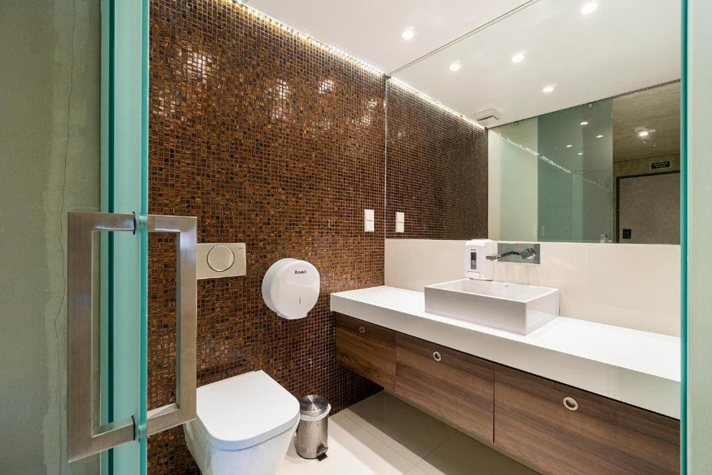 N1 Hostel Apartments and Suites - View 5