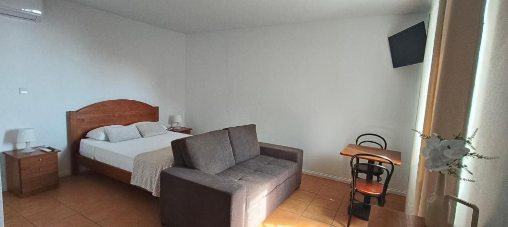 Faial Oceanfront Getaway AL - View 3