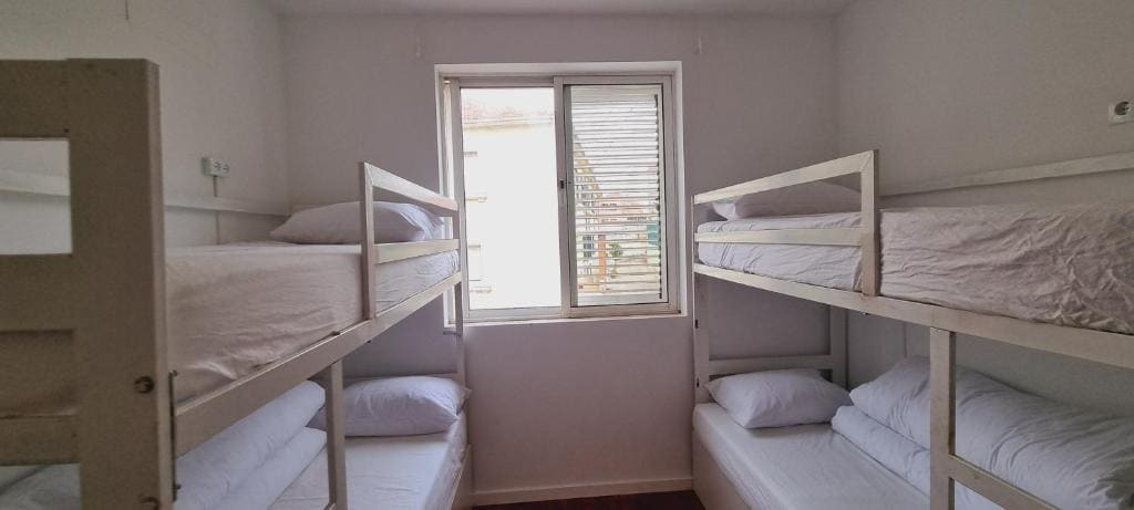 Owls Hostel Ribeiro - View 7
