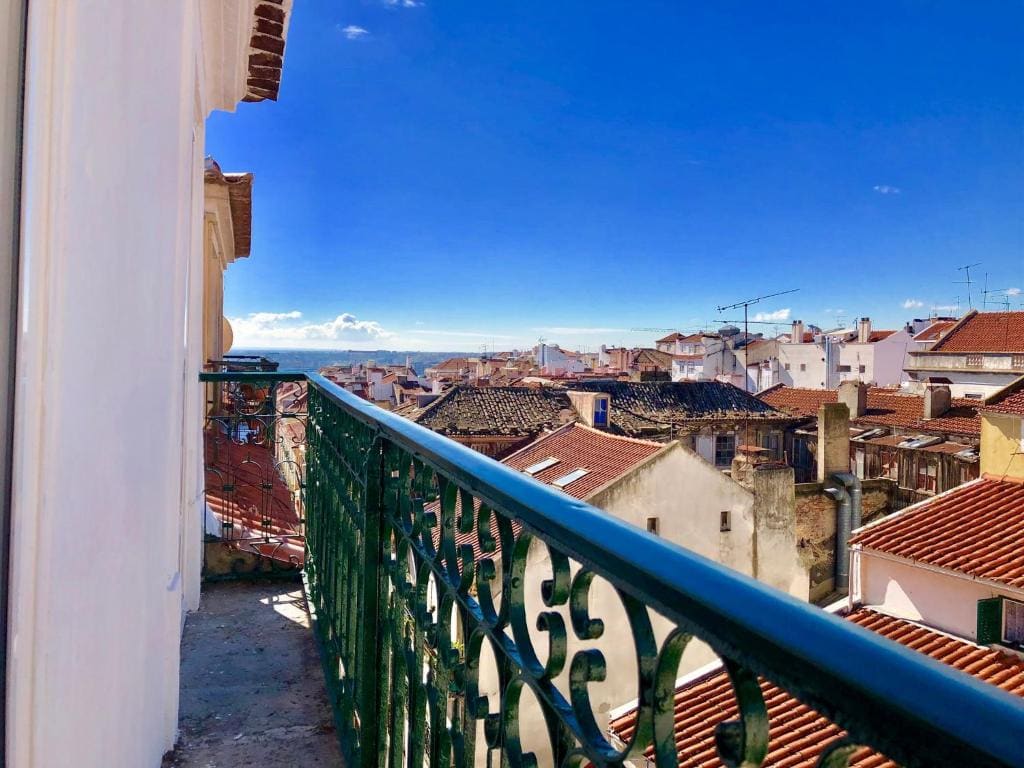 7Lisbon Downtown Private Bedroom With Balcony - Main view