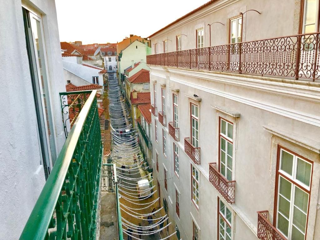 7Lisbon Downtown Private Bedroom With Balcony - View 2