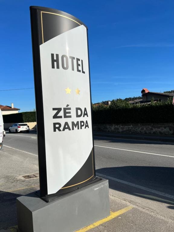 Ze da Rampa Hotel - Main view