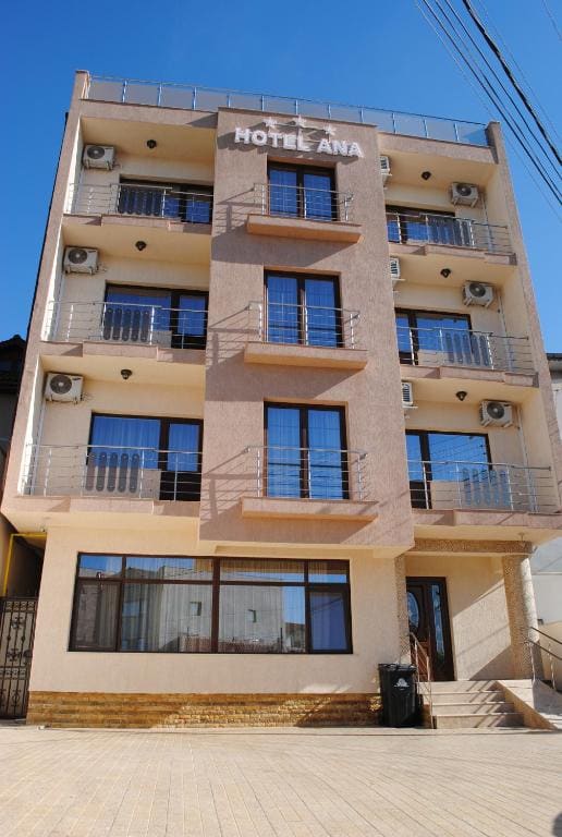 Hotel Ana - Main view