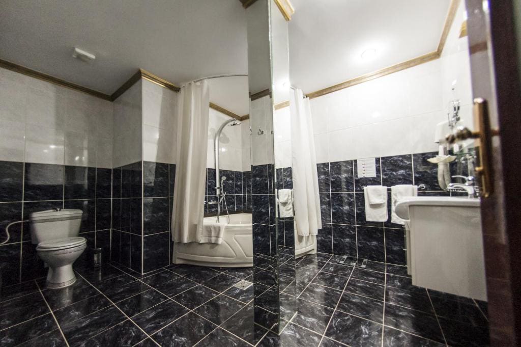 Bucharest Comfort Suites Hotel - View 7