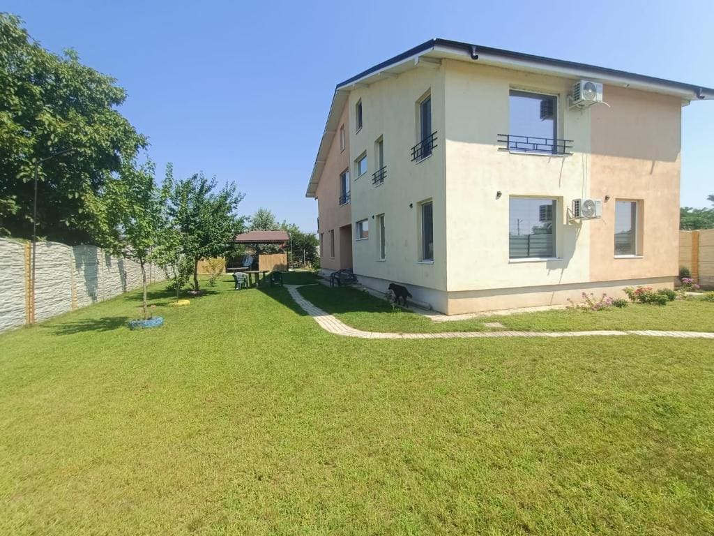 Camera de la Bunici - o poarta catre oriunde - Main view