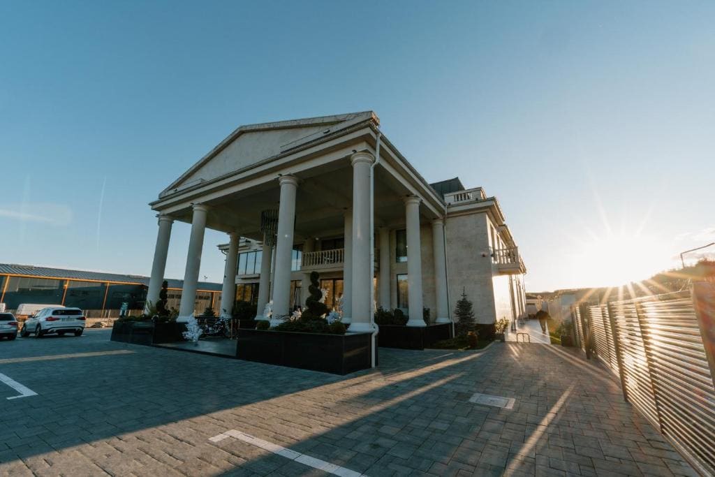 Hotel Caprice - Main view