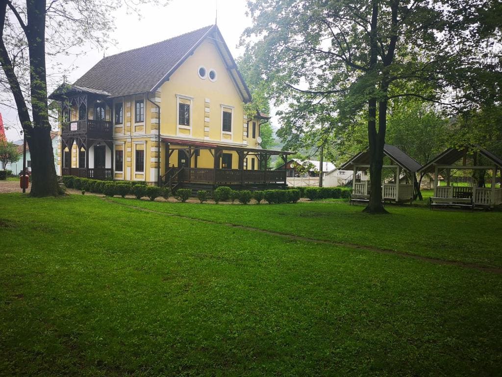 Dofteana Park - Main view