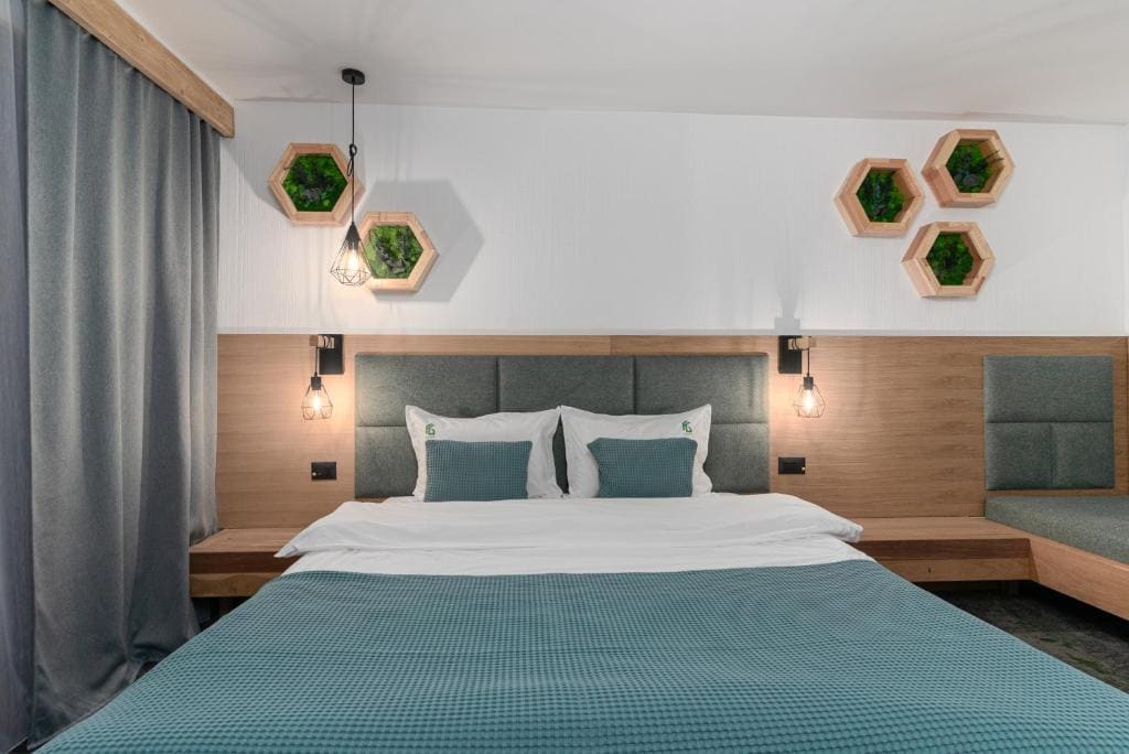 Forest Green & Spa - View 2
