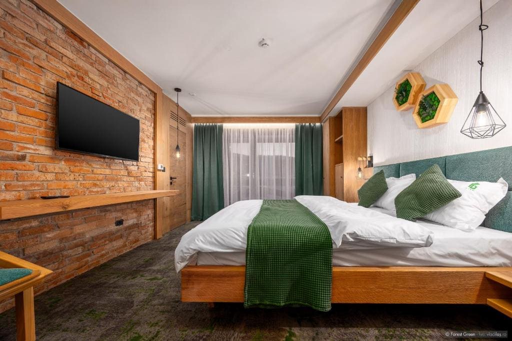 Forest Green & Spa - Main view