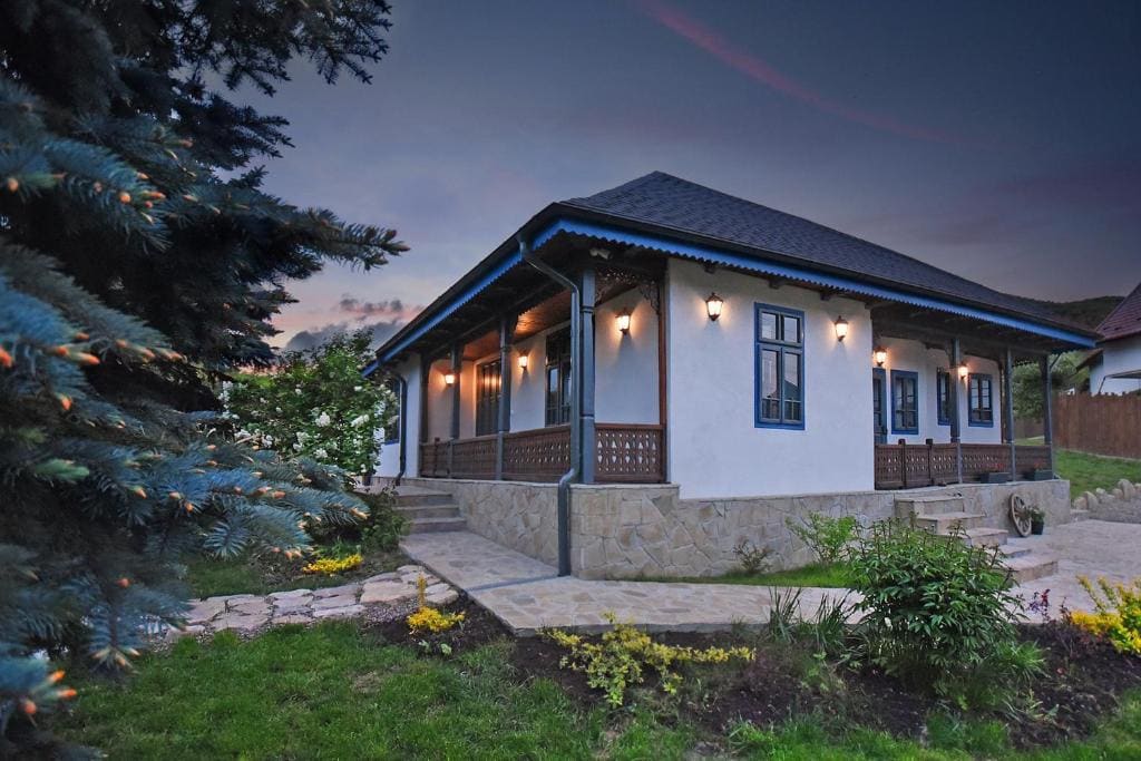 MAGNETIC HOUSE - Main view