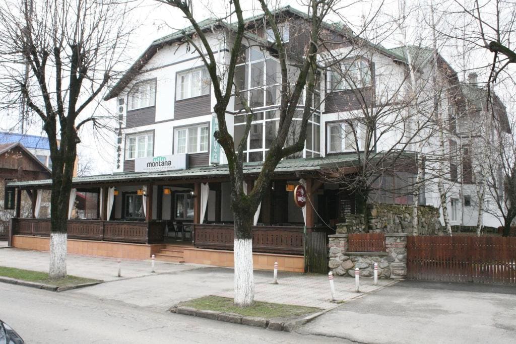 Pensiune Montana - Main view