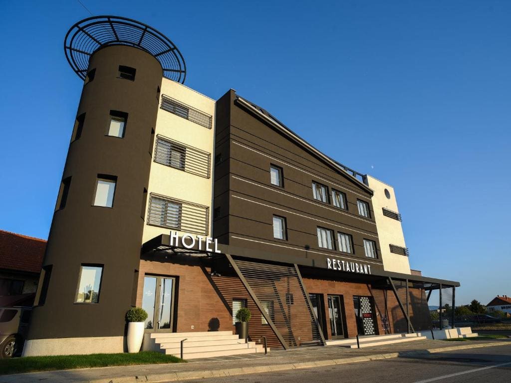 Hotel Ideo Lux - Main view