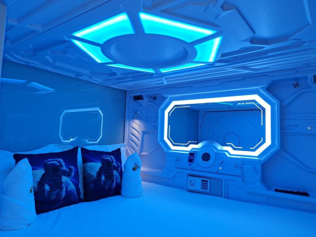 Galaxy Pods Capsule Hotel Boat Quay - View 2