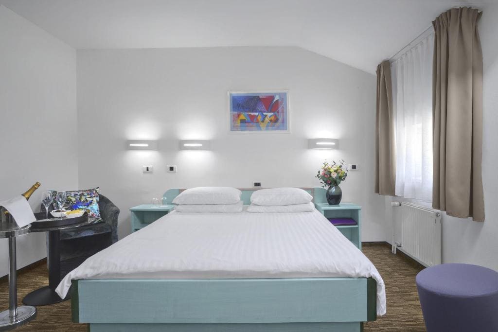 Lipa, Hotel & Bistro - View 2